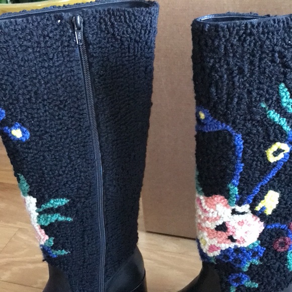 NWT Anthropologie Emily Isabella Black Leather Wool Flower Boots 8 - Picture 5 of 12